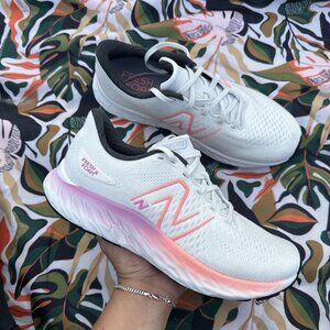 New Balance Fresh Foam X Evoz V3 Running  Womens White Sneakers Shoes Sz 9.5